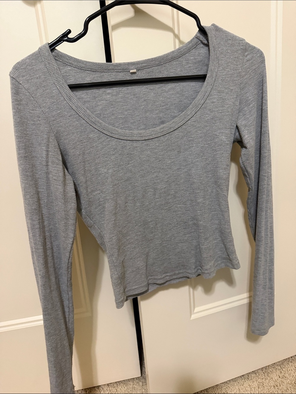 Women’s Long-Sleeve Scoop Neck Top - Light Gray